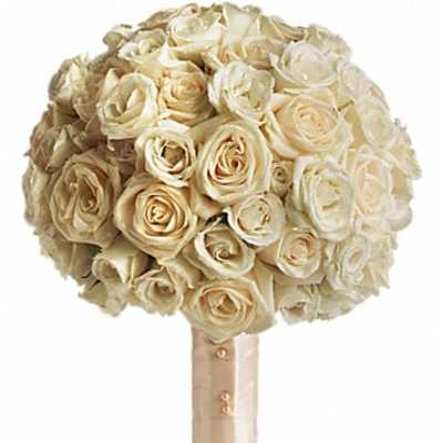 Bouquet of cream roses with a satin-wrapped handle