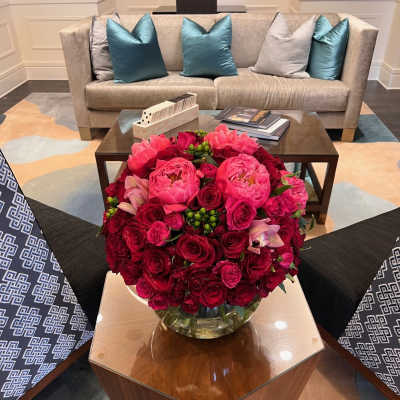Round bouquet of pink and red roses in a glass vase