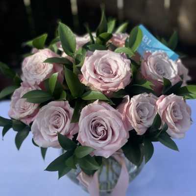 Bouquet of pale pink roses in a glass vase