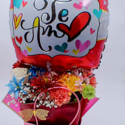 "Te Amo" Flower Gift Bag with Balloon