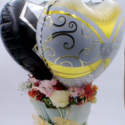 Elegant Wedding Flower Gift Bag with Heart Balloons
