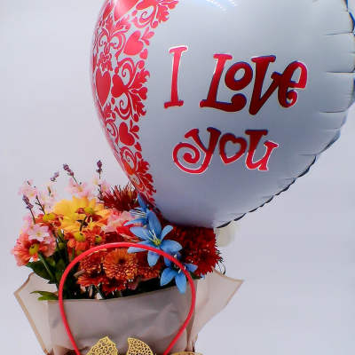 "I Love You" Flower Gift Bag with Heart Balloon
