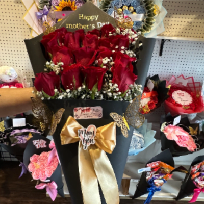 Elegant bouquet of 20 red roses