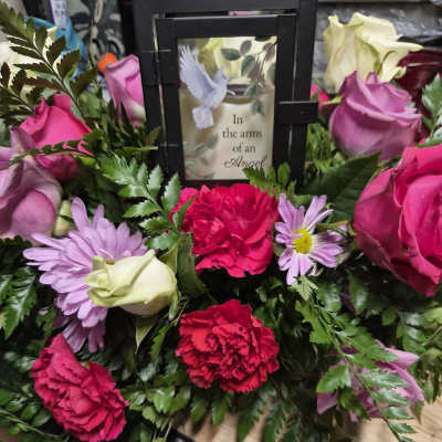 Special Sympathy Lantern selections vary