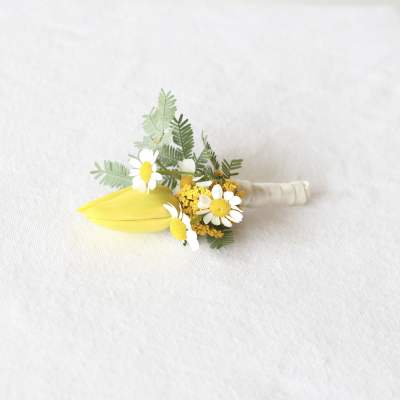 Yellow boutonniere with white daisies and greenery