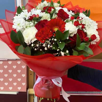 Deluxe Red And White Bouquet