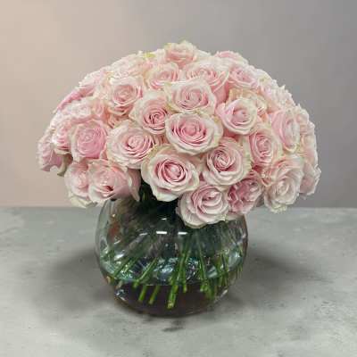 Petal Perfection’s 100 Pink Rose vase