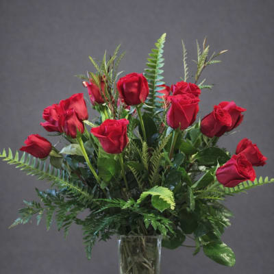 Classic Dozen Roses