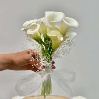 Small bouquet of white calla lilies with a sheer ribbon