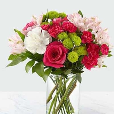 Bouquet of pink and white flowers in a clear glass vase