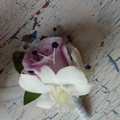 Small boutonniere with a pink rose and white orchid