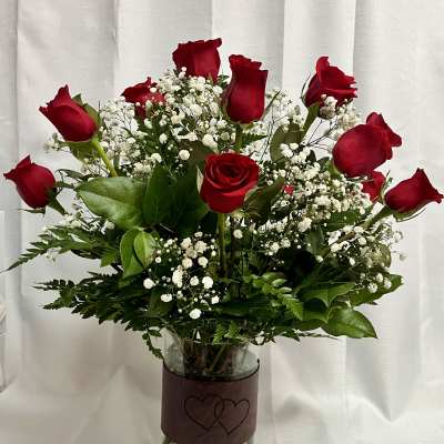 Red roses with baby's breath in a glass vase