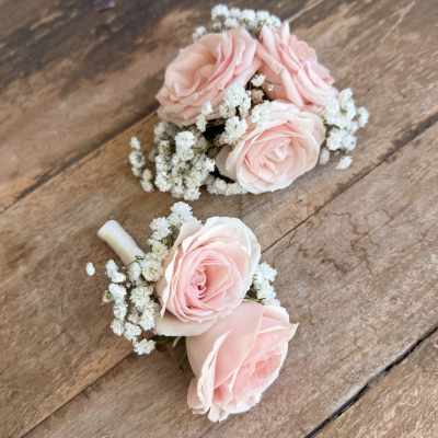 Baby's breath & spray roses Corsage