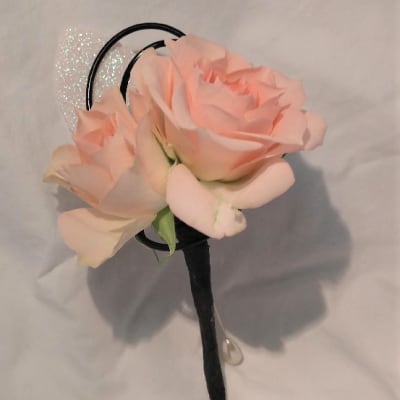 Delicate Butoniere