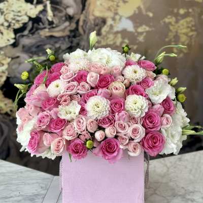 Pink and white rose bouquet in a pink gift box