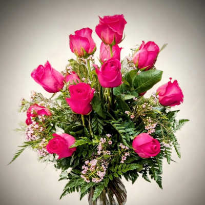 Bold elegance rose vase