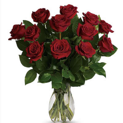 Bouquet of red roses in a clear glass vase