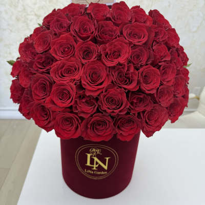 Large bouquet of red roses in a burgundy box