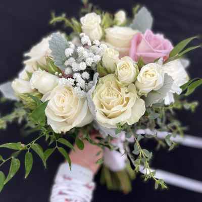 Bouquet of cream and pink roses with white filler flowers
