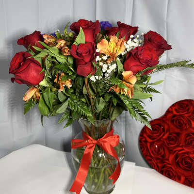 Jarrón 12 rosas