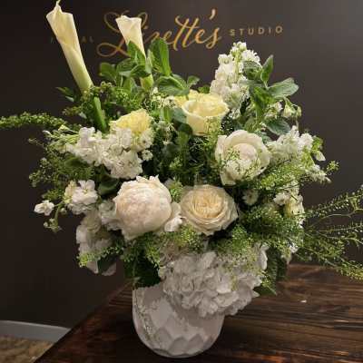 Neutrals Designer’s Choice – Elegant Flower Arrangement in a Vase