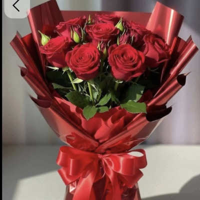 "Scarlet Elegance Bouquet") 15 Roses