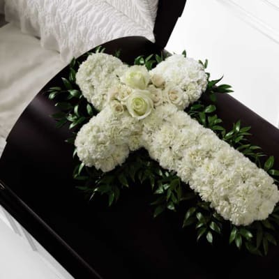 The FTD Peaceful Memories Casket Spray