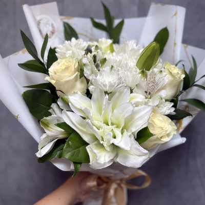 White Blooms Bouquet