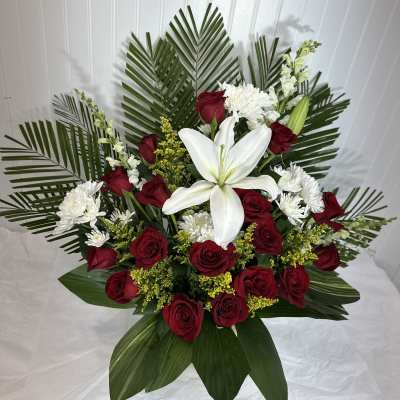 18 rosas con lilys