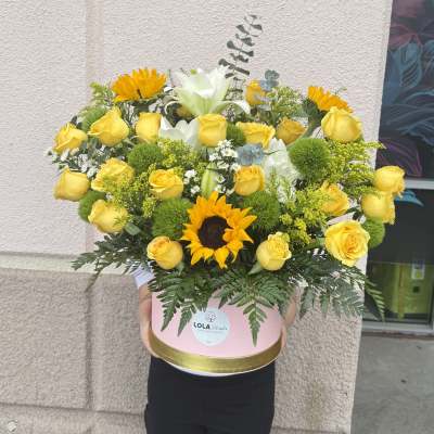 Hand wrapped box bouquet 01