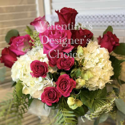 Bouquet of pink roses and white hydrangeas with greenery