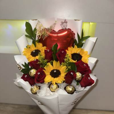 BEAUTIFUL FLORAL AREFLO OF SUNFLOWERS, ROSES AND FERREROS