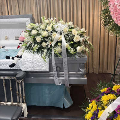Casket spray
