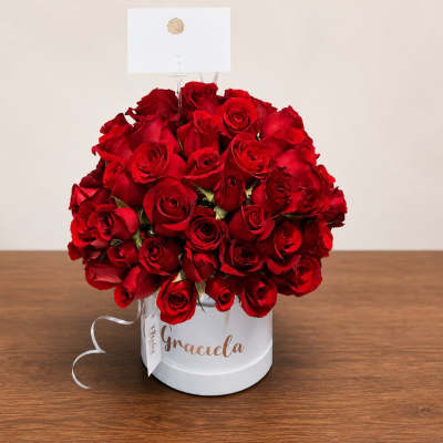 Scarlet Elegance – Luxury Red Rose Box
