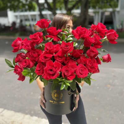 40 Reflexed Roses Hat Box - Red
