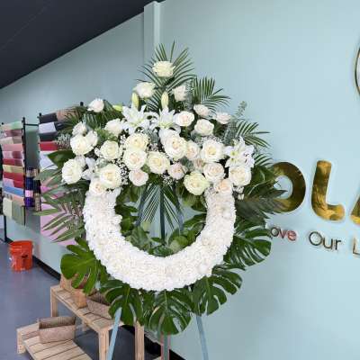 Sympathy Wreath Circle 03