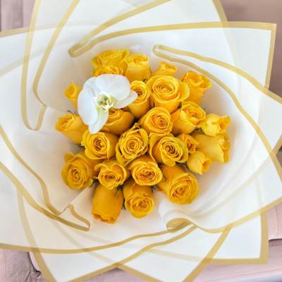 24 -Yellow Rose Ramo buchon