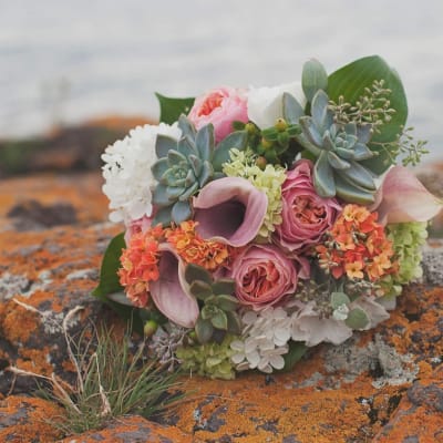 Bouquet of pink roses, calla lilies, and succulents