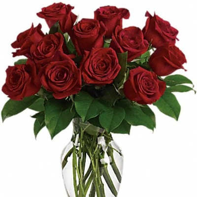 Bouquet of red roses in a clear glass vase