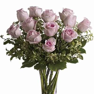 Bouquet of pale pink roses in a clear glass vase