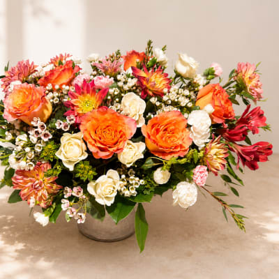 Áine's Golden Bloom – Luxury Centerpiece Arrangement
