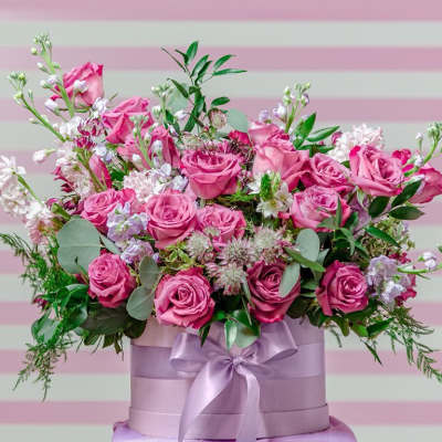 Pink Box with Pink Flowers – Elegant Gift & Decoration for Romantic Occasions