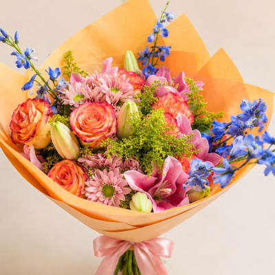 Sunset dream had tied bouquet