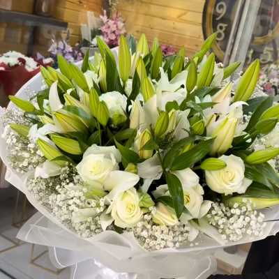 Elegant Lily Rose Hand Bouquet