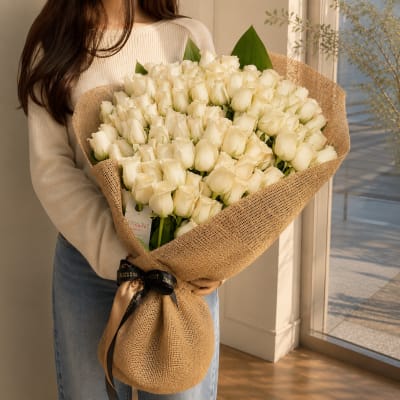 100 Roses Burlap Handheld Bouquet - White