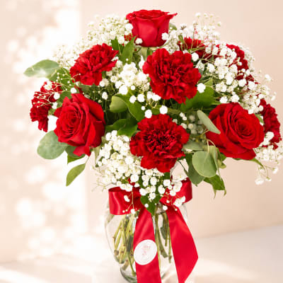 Carmenta's Crimson Promise – Vase Arrangement