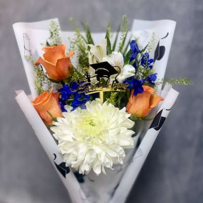 Cap & Bloom bouquet