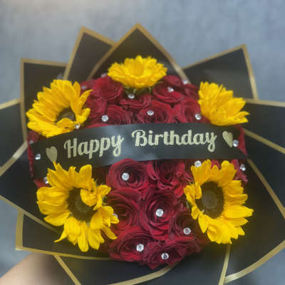 Sunny Rosy Birthday Bouquet