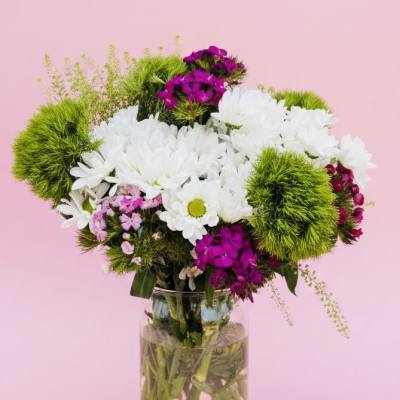 White Daisy Bouquet with green dragon, mum balls and sweet amazon
