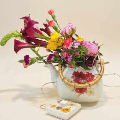 The Tailored Teapot (flower andesin designed)